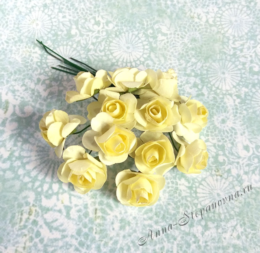 Бумажные розы светло-желтые, маленькие