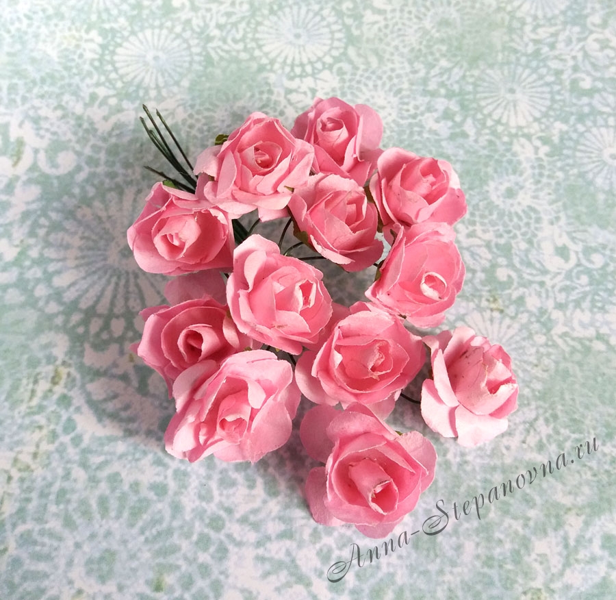 Бумажные розы темно-розовые, маленькие