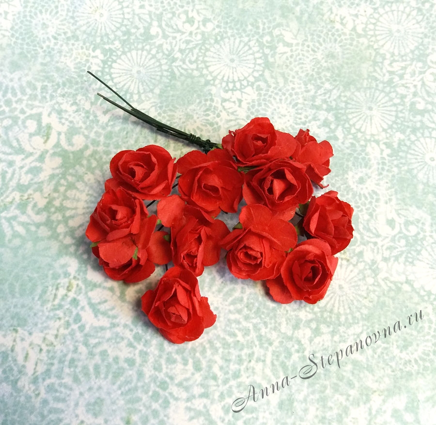 Бумажные розы красные, маленькие